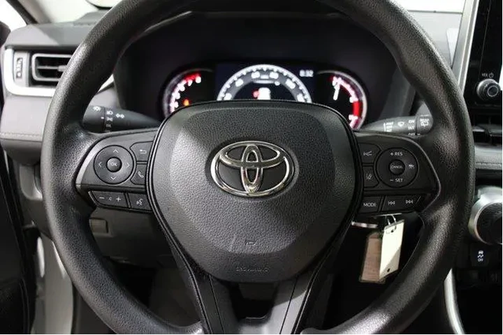 $28456 : Toyota RAV4 2024 AWD LE 4dr image 9