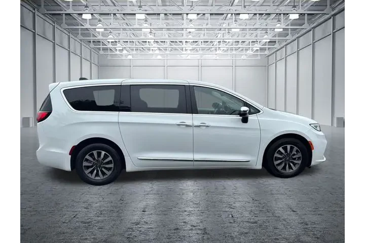 $28995 : Chrysler Pacifica Plug-In Hy image 8