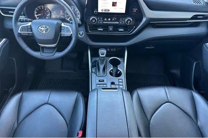 $35500 : Toyota Highlander 2023 AWD L image 6