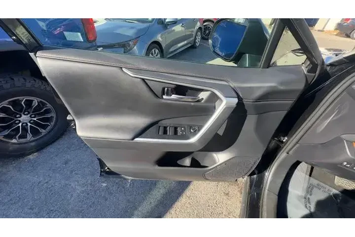 $24288 : Toyota RAV4 2019 AWD Adventu image 9