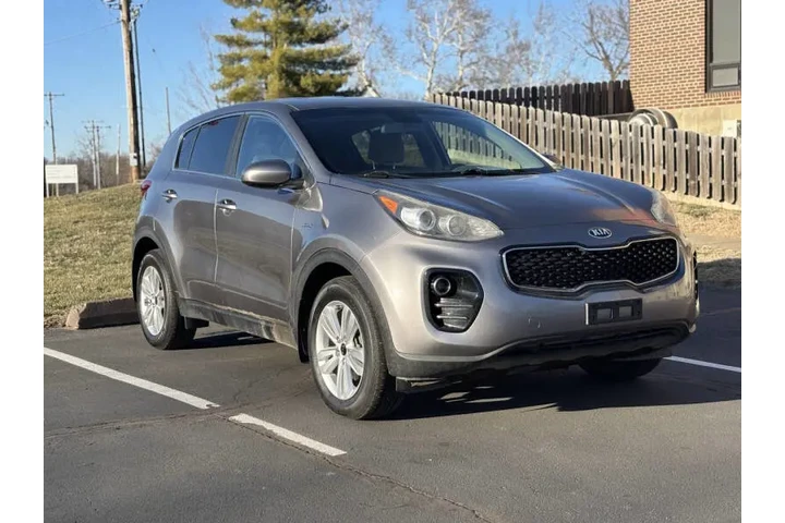 $7999 : 2017 Sportage LX image 3