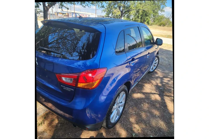 $5900 : 2015 MITSUBISHI OUTLANDER SPO image 9