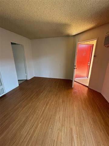 $1700 : HAWTHORNE APT. 1 REC. image 5