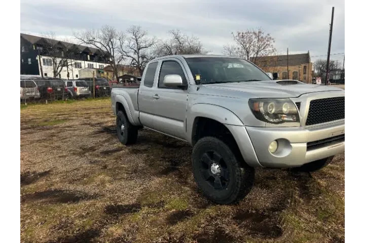$15995 : 2010 Tacoma V6 image 3