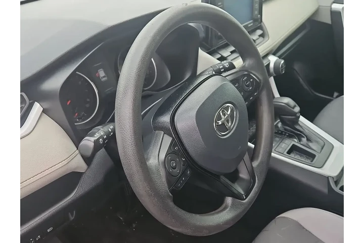 $22500 : Toyota RAV4 2020 XLE 4dr SUV image 2