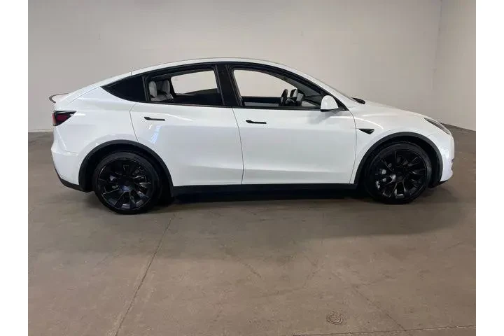 $24944 : Tesla Model Y 2021 AWD Long image 2