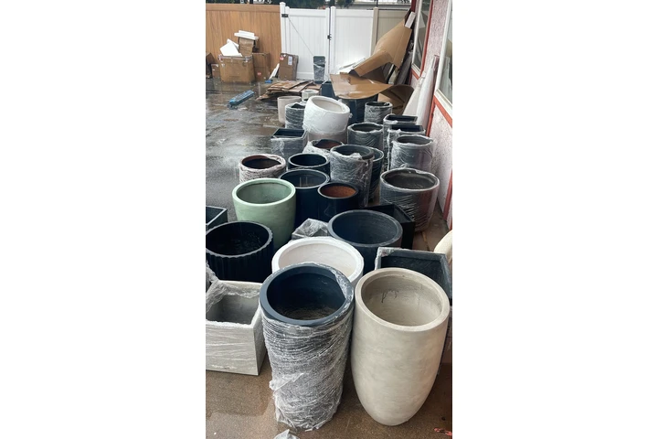 $5 : Liquidación de macetas de alta image 1