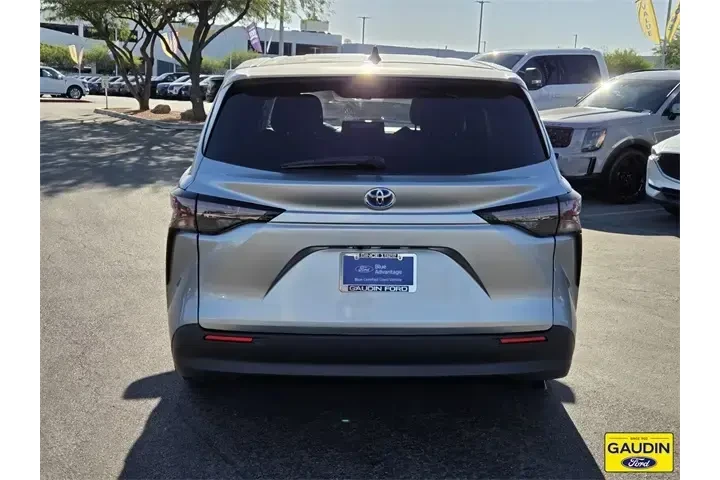 $39888 : Toyota Sienna 2024 AWD LE 8- image 6
