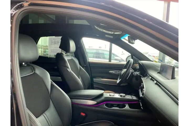 $31590 : Genesis GV70 2023 AWD 2.5T S image 9