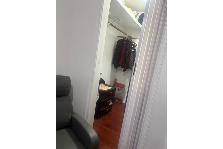 $1000 : Se renta cuarto en South Gate image 3