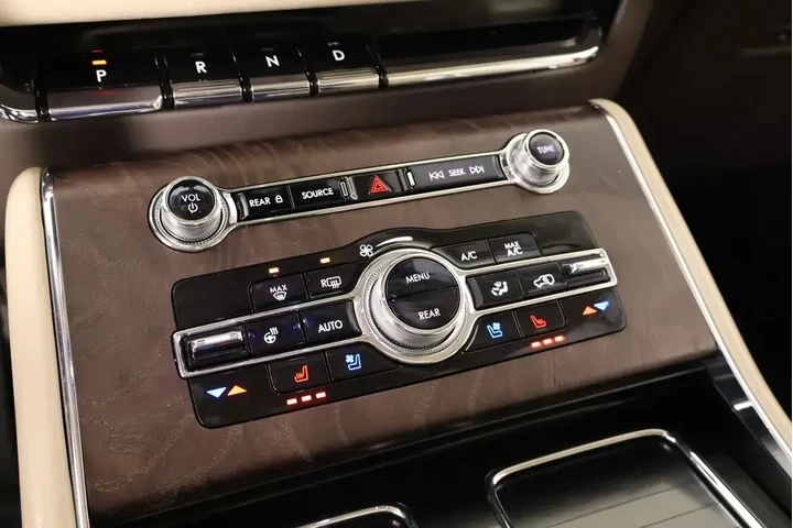 $39699 : Lincoln Aviator 2022 Reserve image 8