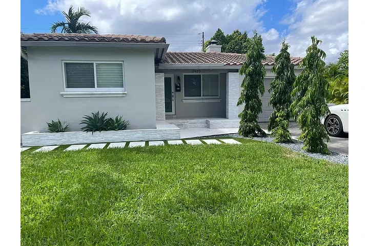 $2000 : 2bed 2bath available in miami image 1