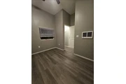 $700 : Cuarto en South Central thumbnail