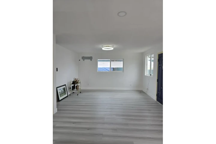 $2500 : 3 BED 2BATH IN COLDEN AVE, LA image 2