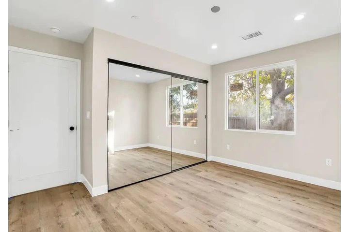 $2500 : 3Bedroom 2 Bathroom Home in LA image 6