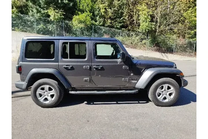 $28449 : Jeep Wrangler Unlimited 2021 image 2
