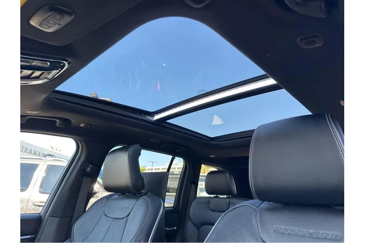 $34997 : 2023 Grand Cherokee 4xe Overl image 8