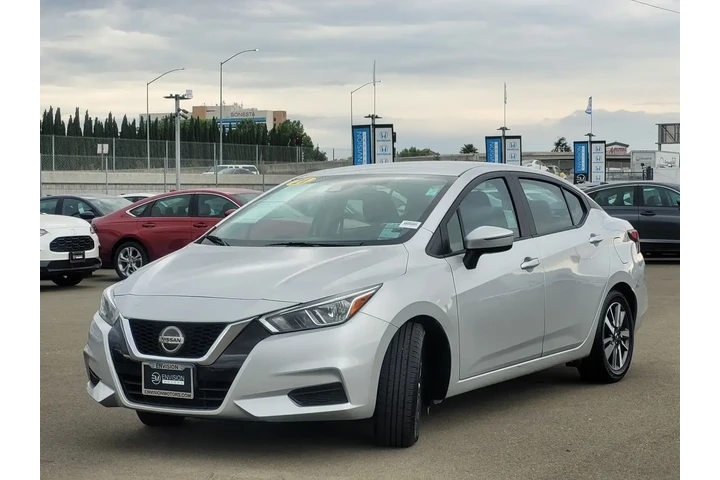 $13588 : Nissan Versa 2021 SV 4dr Sed image 8