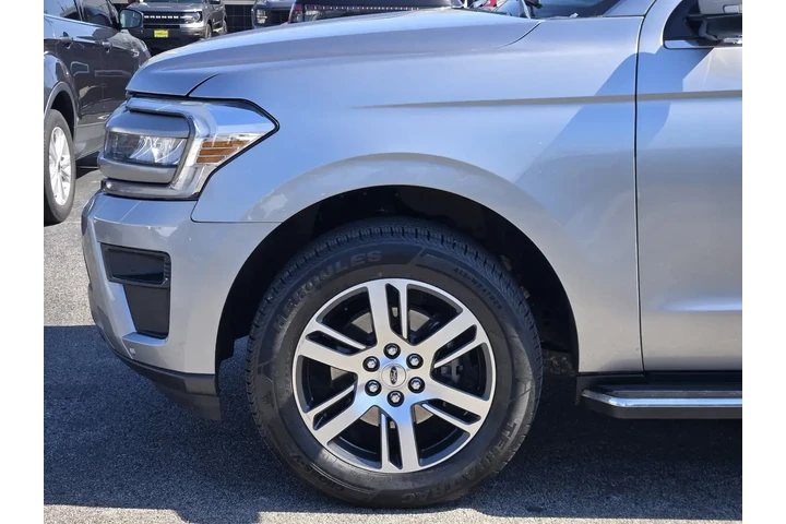 $33492 : Ford Expedition 2022 4x2 XLT image 9