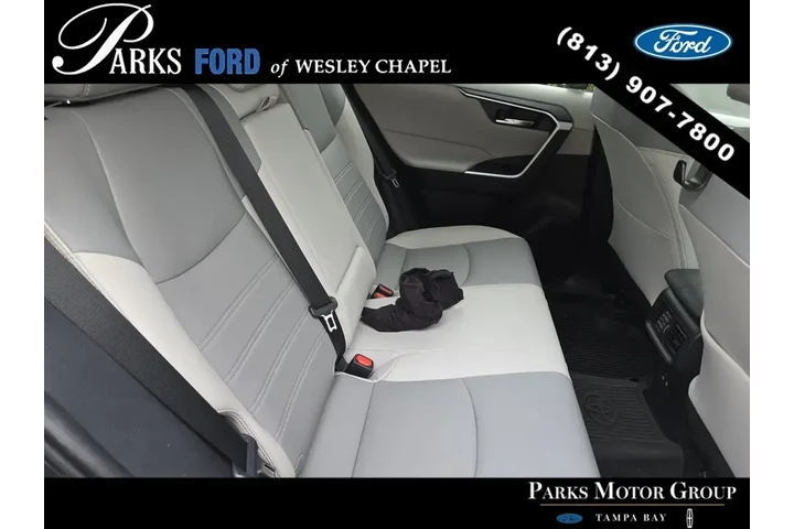 $28958 : Toyota RAV4 2020 XLE Premium image 5