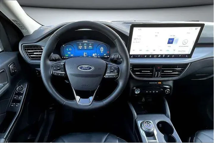 $25900 : Ford Escape Plug-In Hybrid 2 image 8