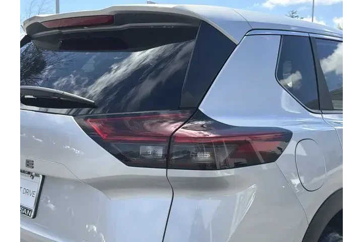 $21161 : Nissan Rogue 2025 SV 4dr Cro image 6