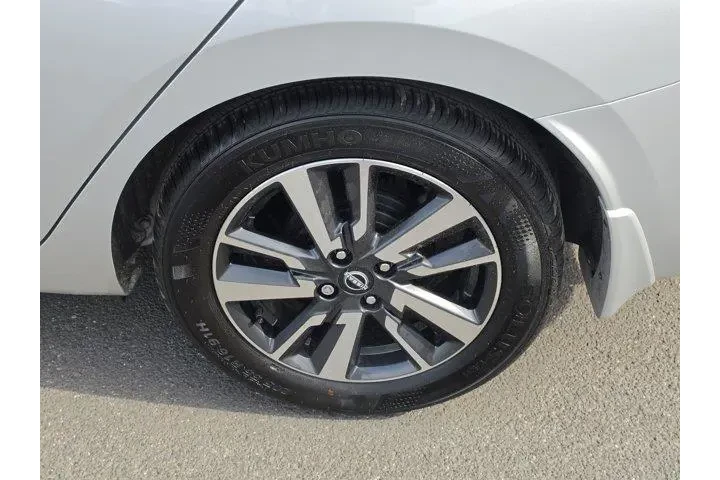 $18232 : Nissan Versa 2025 SV 4dr Sed image 7