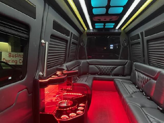 Partybus para 20 personas $790 image 2