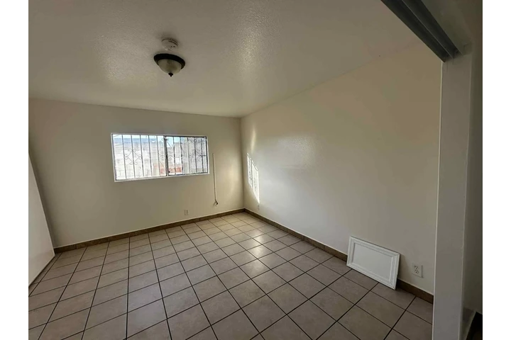 $1000 : Rento cuarto grande image 1