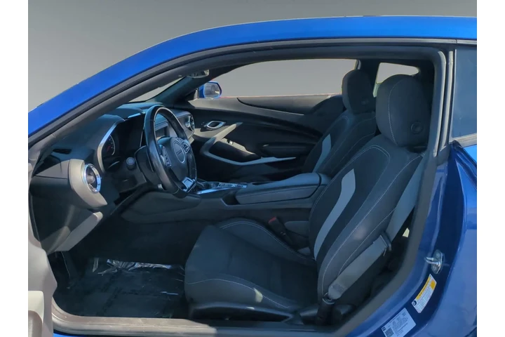 Chevrolet Camaro 2023 LT 2dr image 9