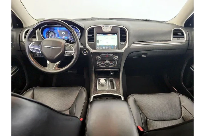 $19998 : Chrysler 300 2019 Limited 4d image 9