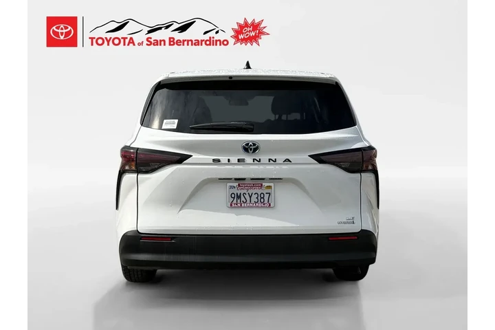 $39999 : Toyota Sienna 2023 LE 8-Pass image 4