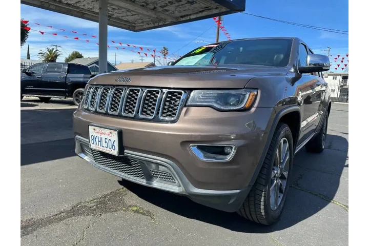 2018 Grand Cherokee Limited image 3