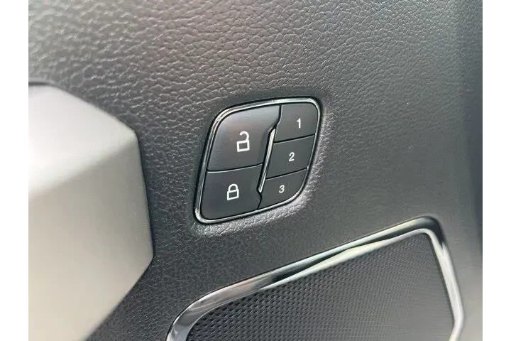 $26515 : Ford F-150 2019 4x4 Lariat 4 image 8