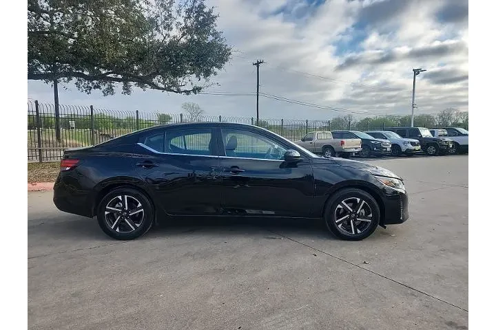 $20496 : Nissan Sentra 2025 SV 4dr Se image 2