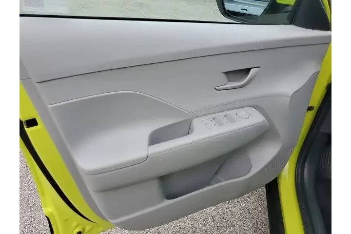 $21991 : Hyundai KONA 2024 SEL 4dr Cr image 9