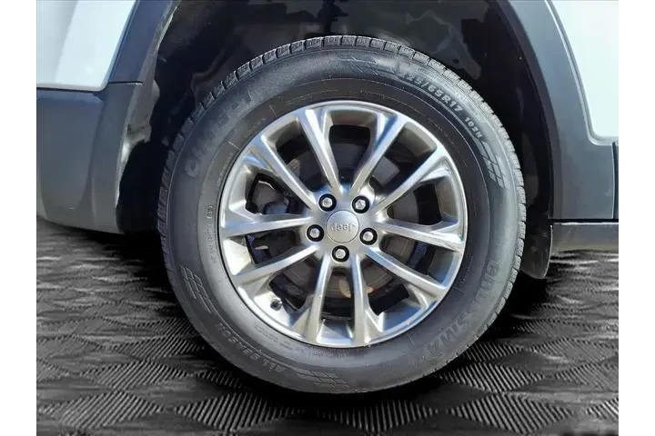 $12749 : Jeep Cherokee 2019 4x4 Latit image 7