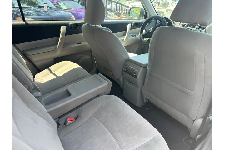 $10995 : Used 2012 Highlander 4WD 4dr image 10
