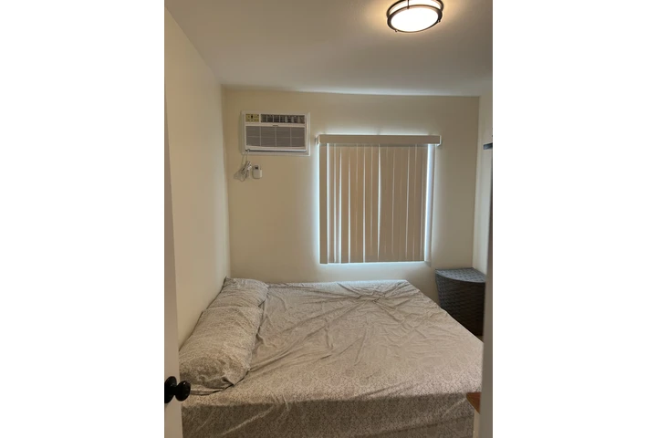$900 : RENTO CUARTO Y BAÑO image 9