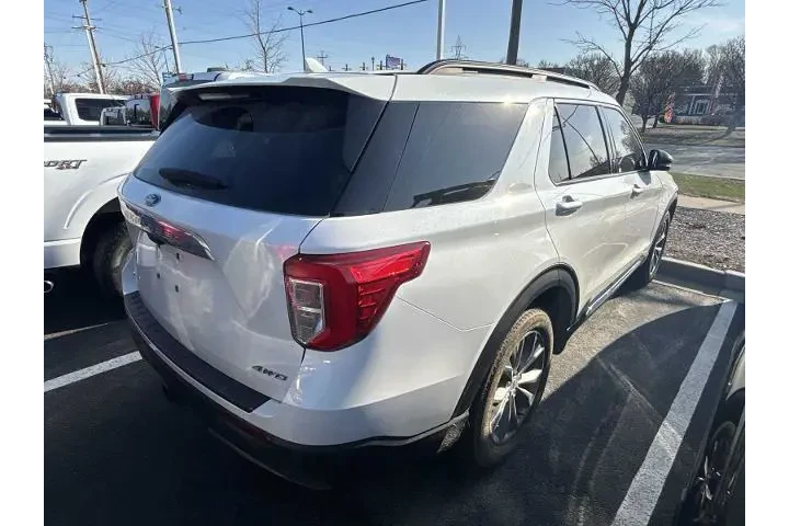 $35297 : Ford Explorer 2023 AWD XLT 4 image 2