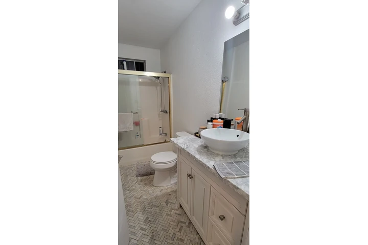 $850 : RECAMARA EN RENTA, PARA MUJER image 3