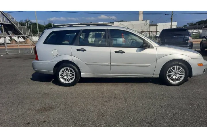 $2995 : 2005 Focus image 6