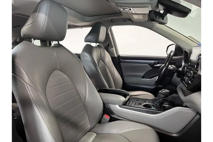$25941 : Toyota Highlander 2021 XLE 4 image 10