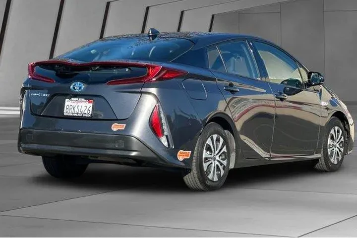 $17800 : Toyota Prius Prime 2020 LE 4 image 4