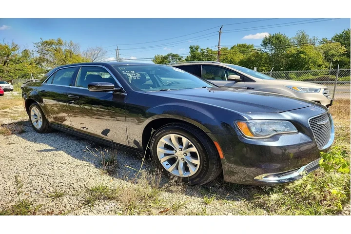 $11973 : Chrysler 300 2018 Touring 4d image 2