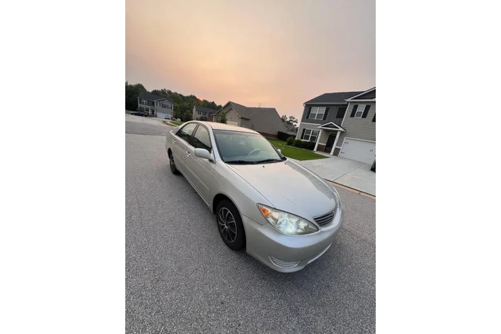 $3800 : 2005 Camry LE image 8