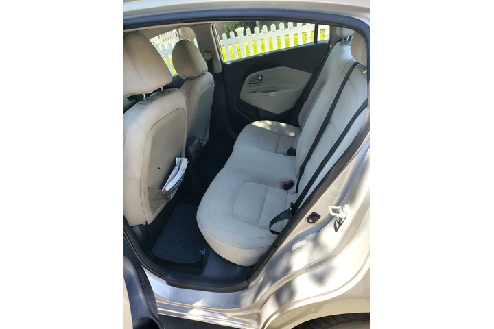 $3600 : 2013 kia rio eco image 2