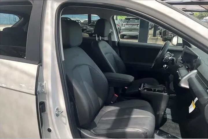 $33523 : Hyundai IONIQ 5 2026 SEL 4dr image 8