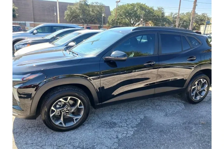 $21500 : 2025 Trax LT image 1