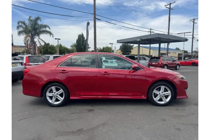 $13998 : 2014 Camry SE image 9